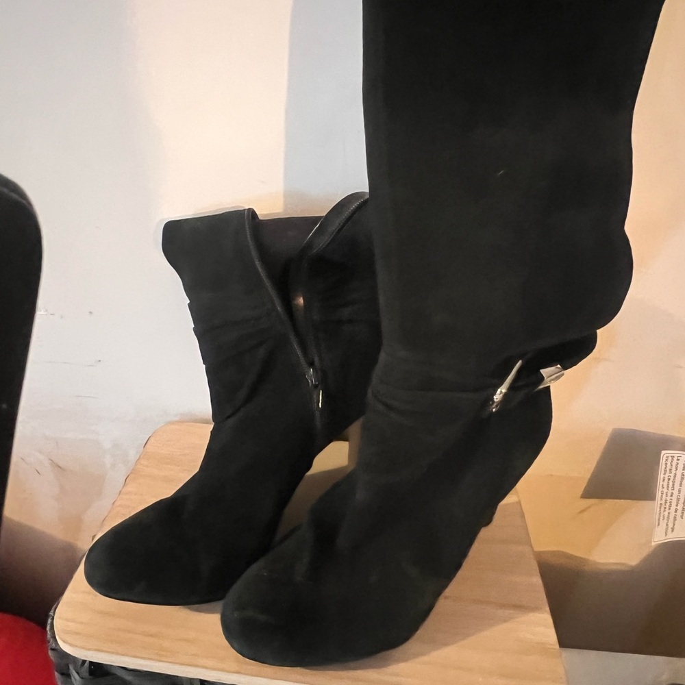 Antonio Melani suede boots